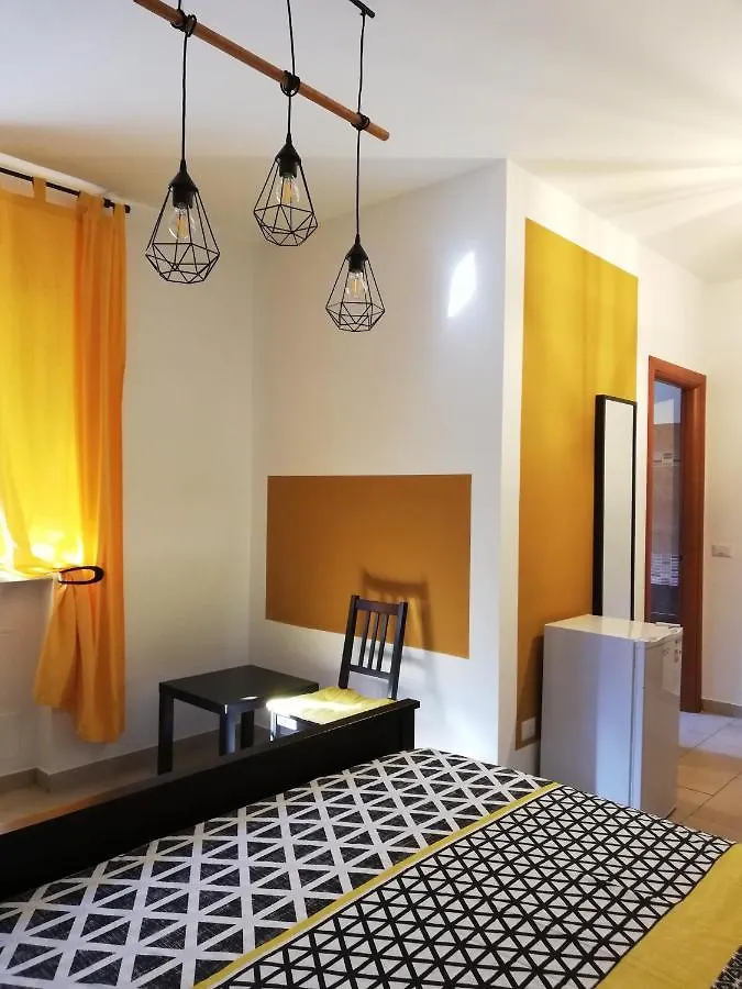 The Yellow House Fiumicino 3*,  İtalya